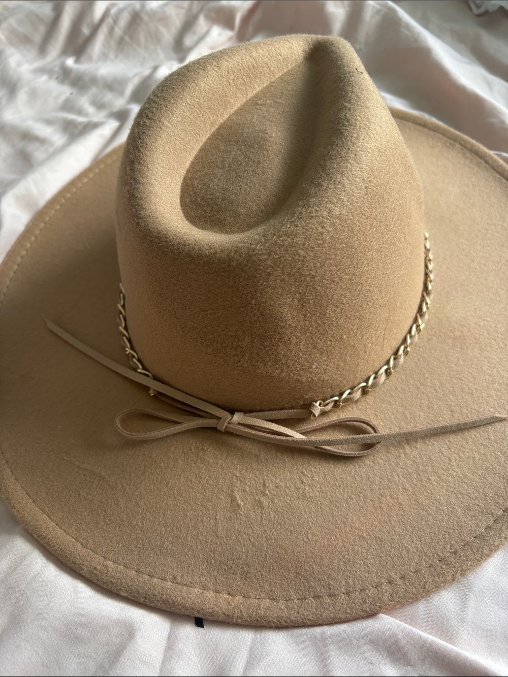Windsor Beige Wide-Brim Felt Fedora with Braided Chain Accent